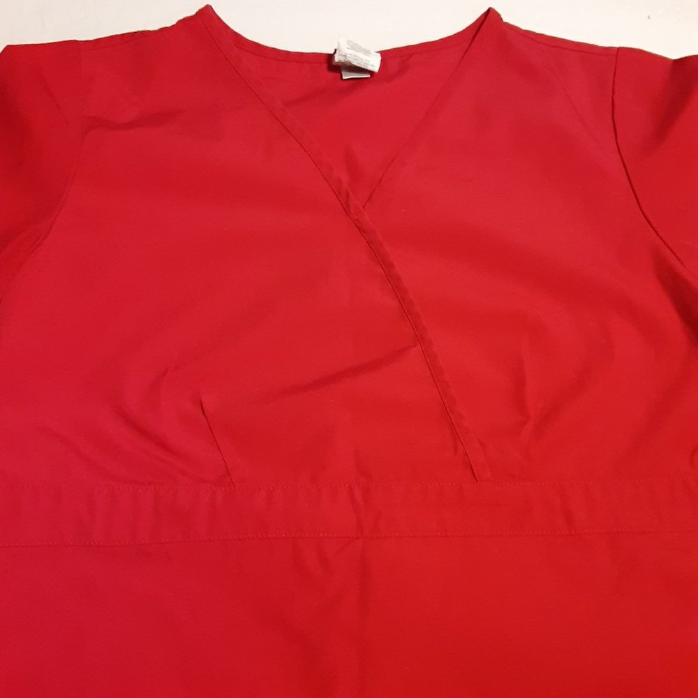 Dickies Women's Red 2 Pocket Scrub Top in Size S